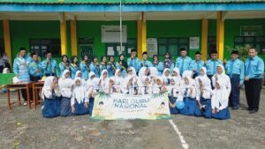 Kejutan Siswa MTs Ma’arif NU 3 Kemranjen Membuat Hari Guru Nasional Dipenuhi Air Mata Haru - 3