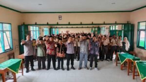 MTs Ma'arif NU 3 Kemranjen dan Polsek Kemranjen Bersatu, Bentengi Pelajar dari Bahaya NAPZA - 3